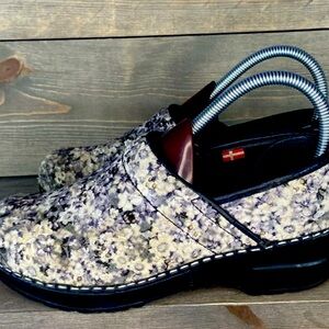 Sanita floral clogs